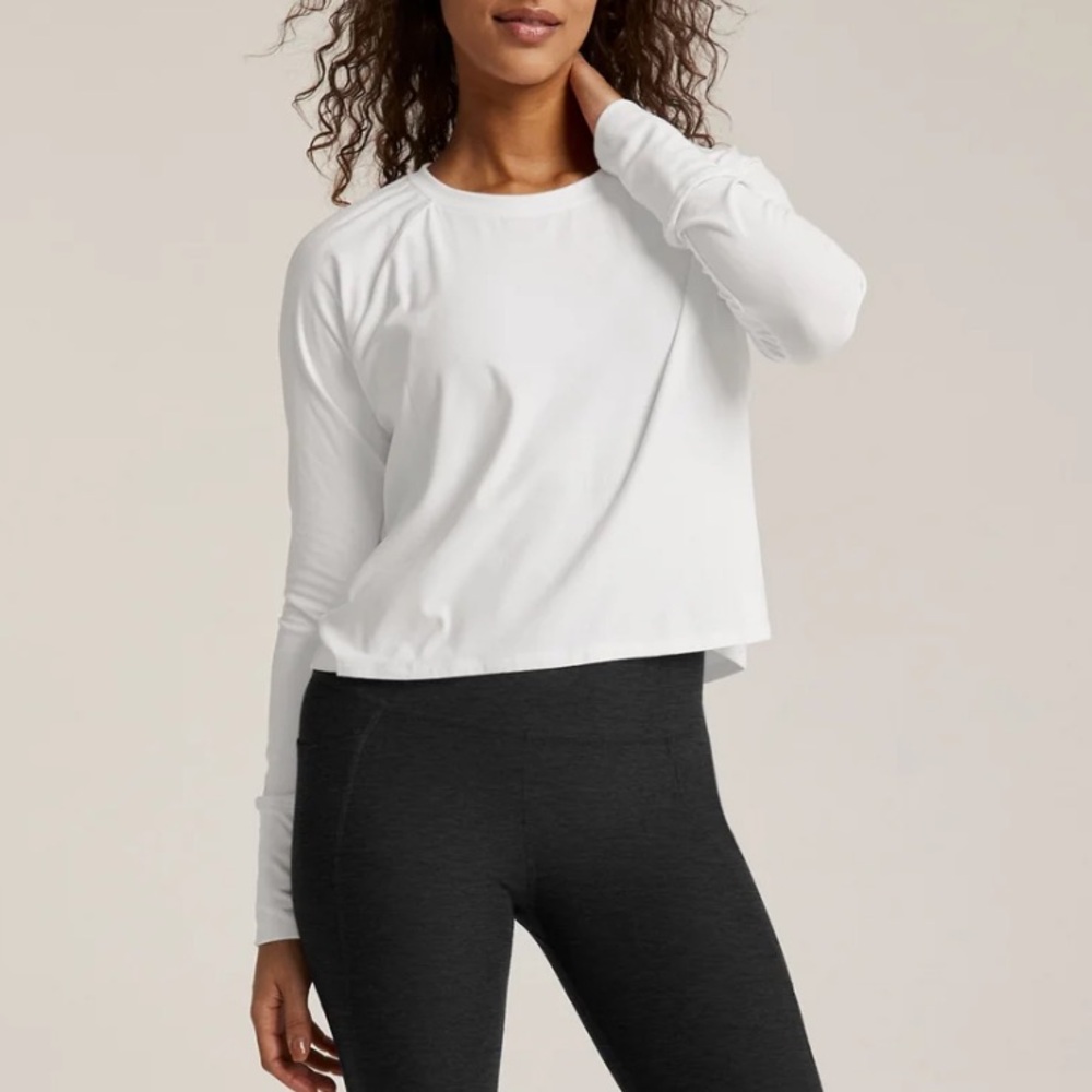 Beyond yoga featherweight daydreamer pullover. White NWT
